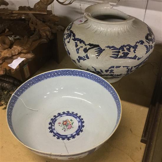 19C Japanese Kairakuen ware dragon-moulded blue & white vase & a Chinese Export punch bowl (both a.f)